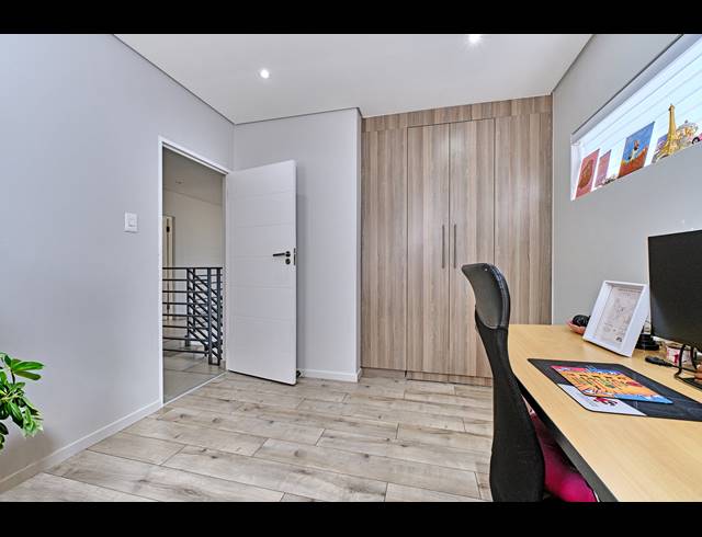 3 BEDROOM DUPLEX FOR SALE IN CROWTHORNE AH